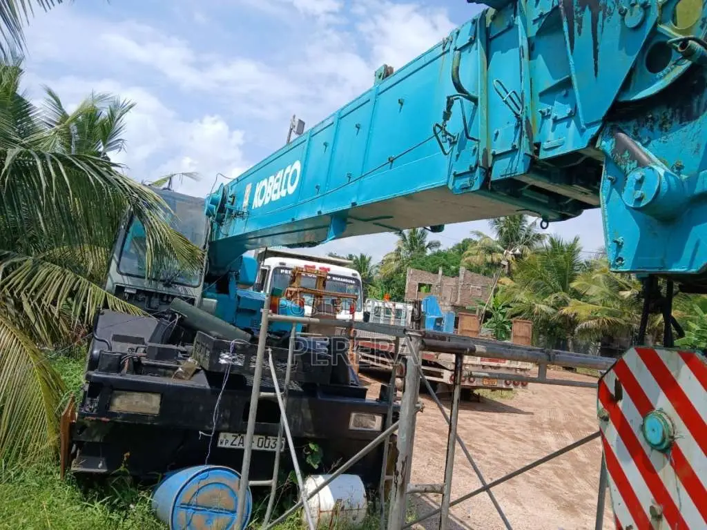 Kobelco 25 Ton Crane 1995 Heavy-Duty (Used)
