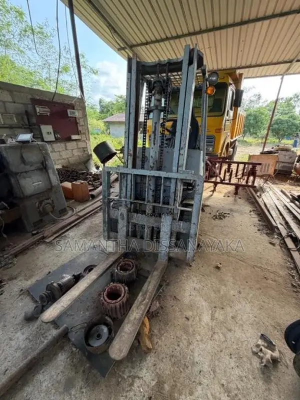 Toyota Forklift 2010 Heavy-Duty (Used)