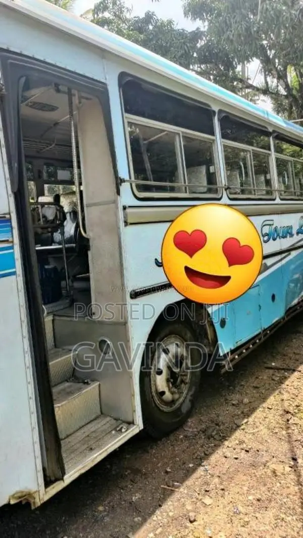 Eicher Skyline 2016 Bus (Used)