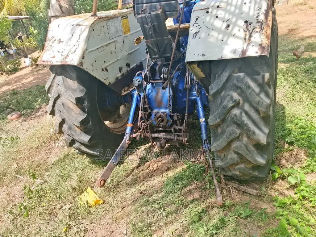 Ford FarmTracktor 2010 Tractor (Used)