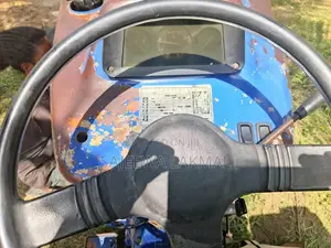 Ford FarmTracktor 2010 Tractor (Used)