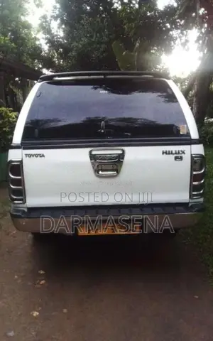 Toyota Hilux Vigo Smart Cab 2010 Pickup (Used)