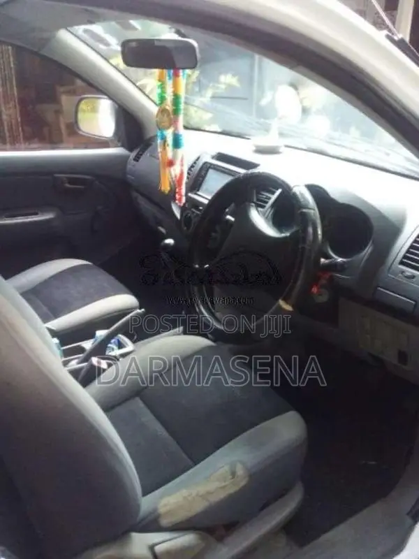 Toyota Hilux Vigo Smart Cab 2010 Pickup (Used)