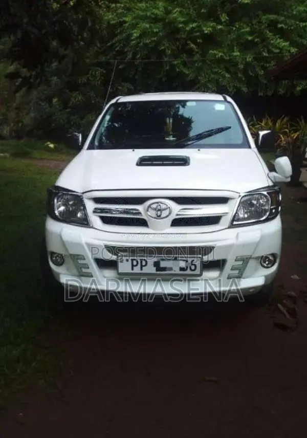 Toyota Hilux Vigo Smart Cab 2010 Pickup (Used)