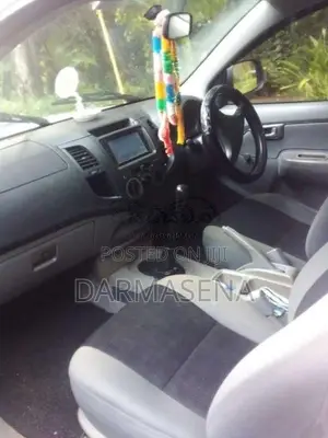 Toyota Hilux Vigo Smart Cab 2010 Pickup (Used)