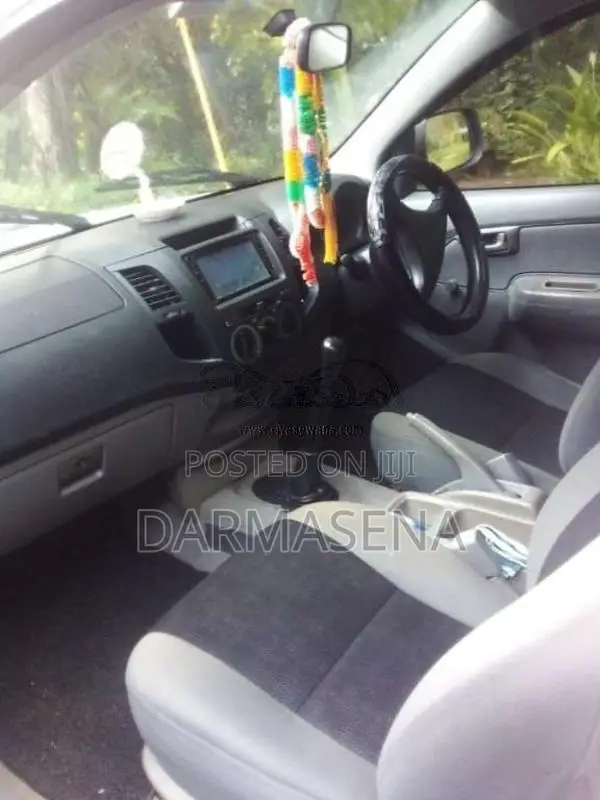 Toyota Hilux Vigo Smart Cab 2010 Pickup (Used)