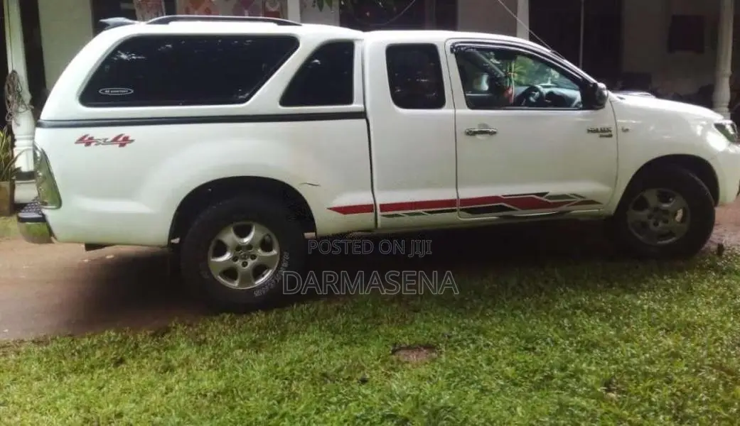 Toyota Hilux Vigo Smart Cab 2010 Pickup (Used)