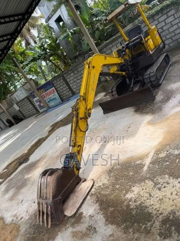 Mitsubishi ME 35 2016 Heavy-Duty (Used)