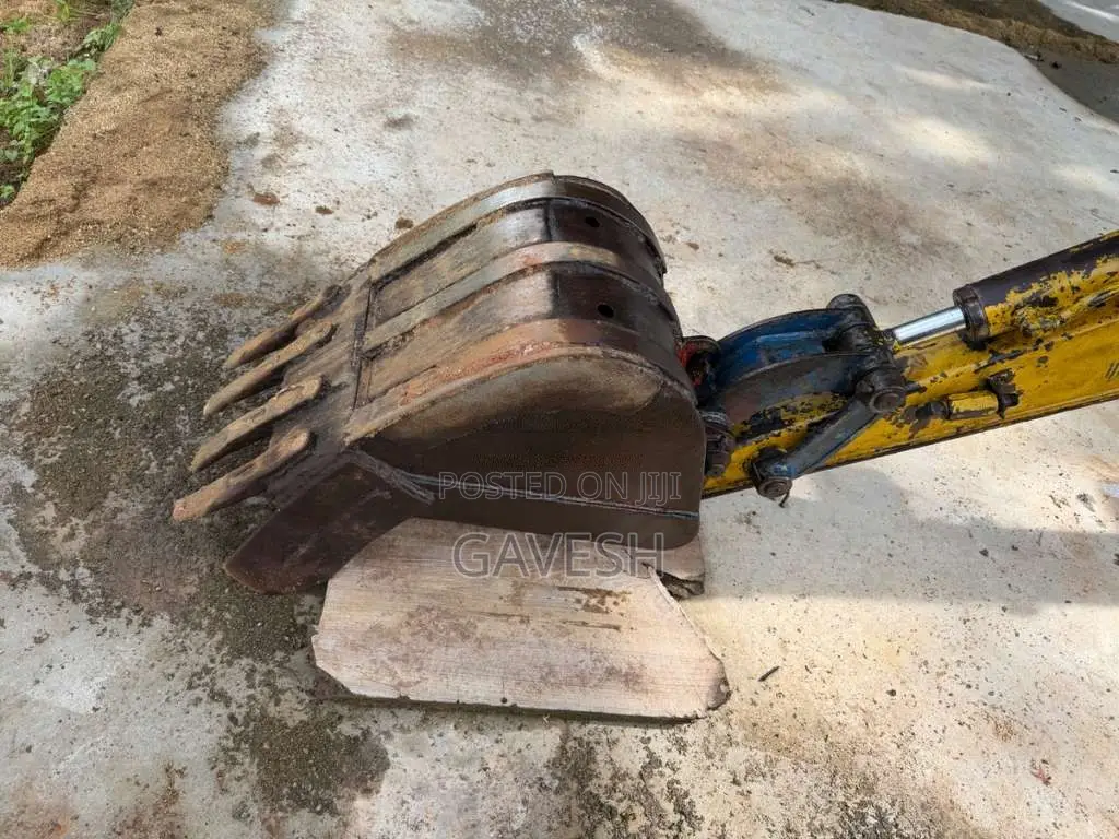 Mitsubishi ME 35 2016 Heavy-Duty (Used)