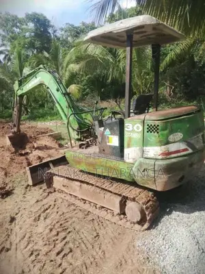 Mitsubishi Mm30 2006 Heavy-Duty (Used)