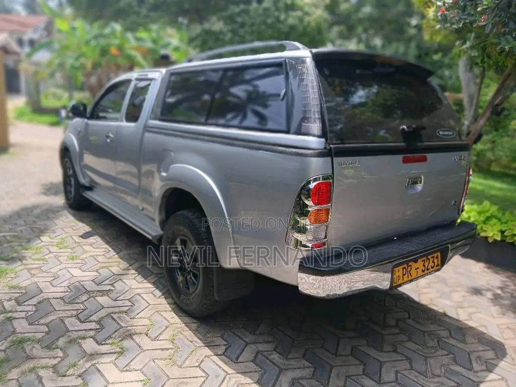 Toyota Hilux Vigo Smart Cab 2010 Pickup (Used)