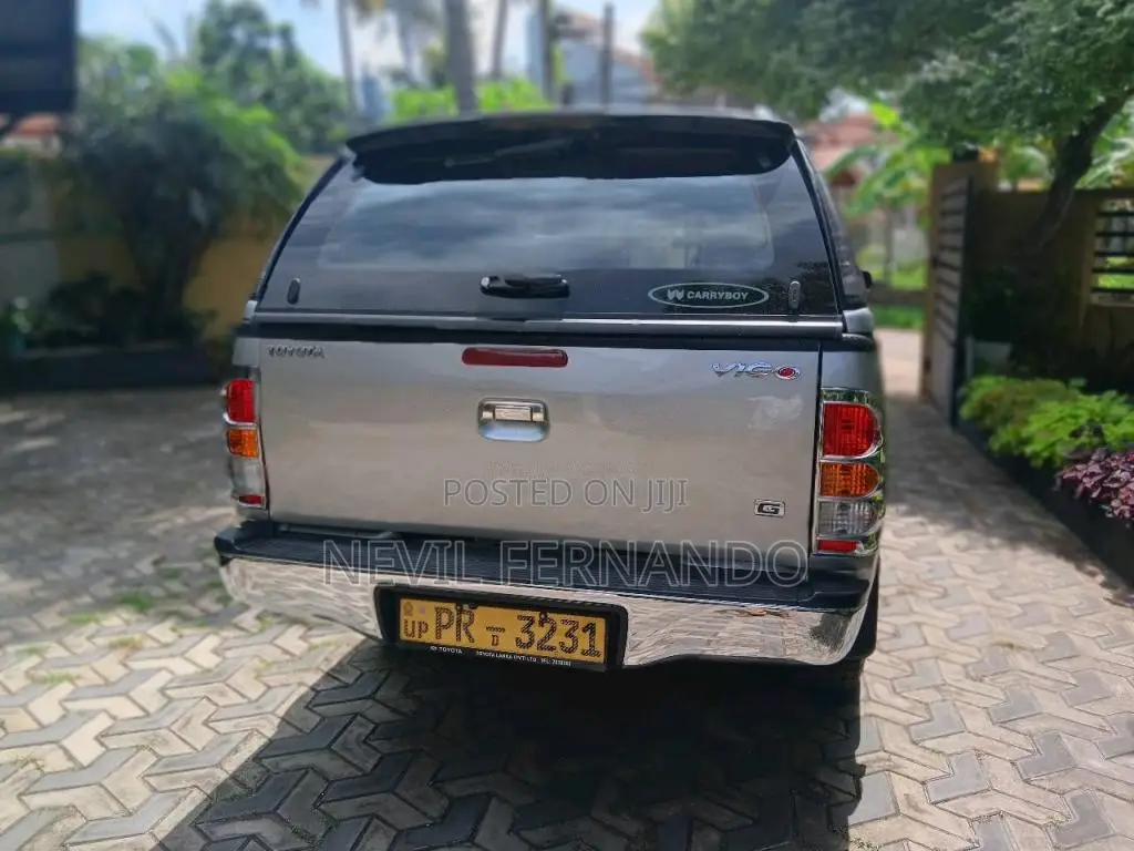 Toyota Hilux Vigo Smart Cab 2010 Pickup (Used)