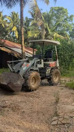 Mitsubishi Ws 200 A2 2002 Heavy-Duty (Used)