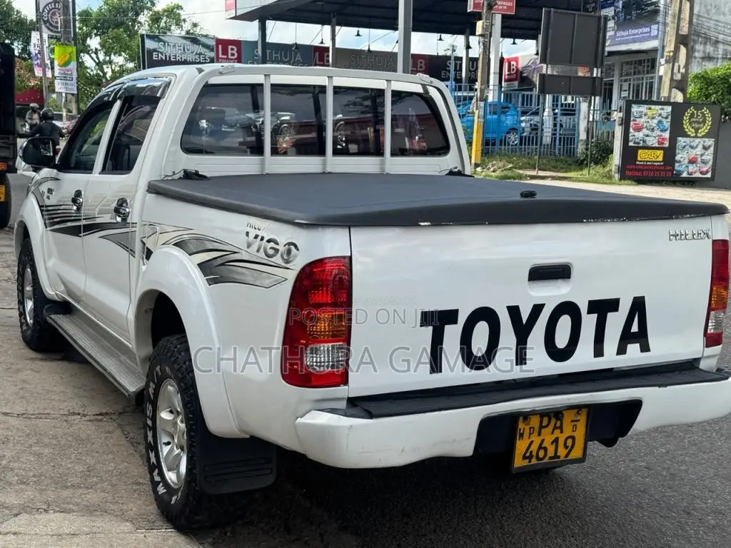Toyota Hilux 2005 Pickup (Used)