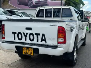 Toyota Hilux 2005 Pickup (Used)