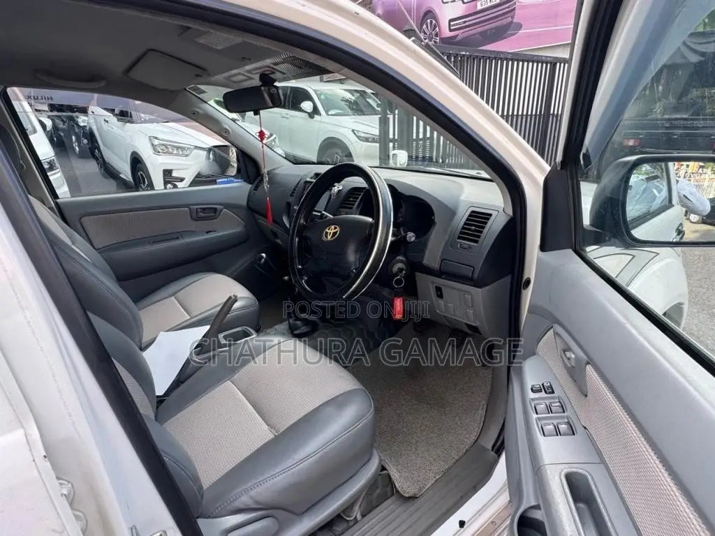 Toyota Hilux 2005 Pickup (Used)
