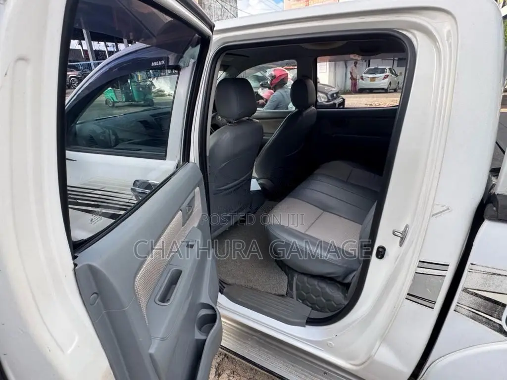 Toyota Hilux 2005 Pickup (Used)