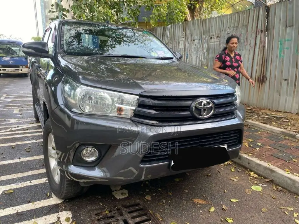 Toyota Hilux 2016 Pickup (Used)