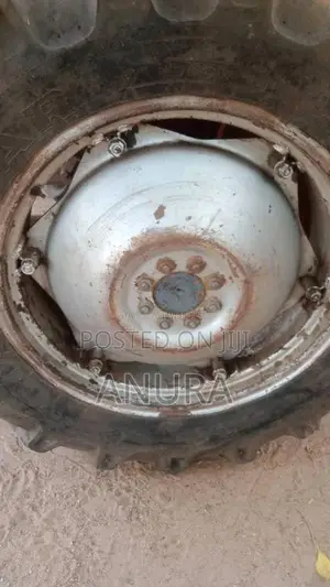 Massey-Ferguson 135 1992 Tractor (Used)