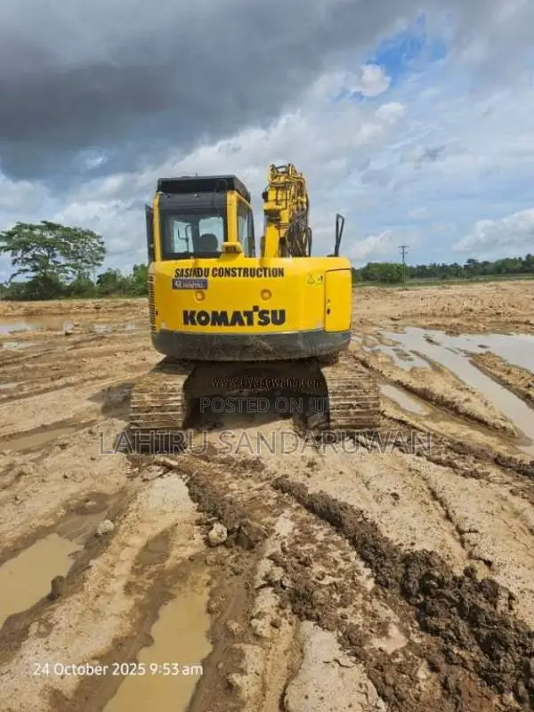 Komatsu Excavator 2013 Heavy-Duty (Used)