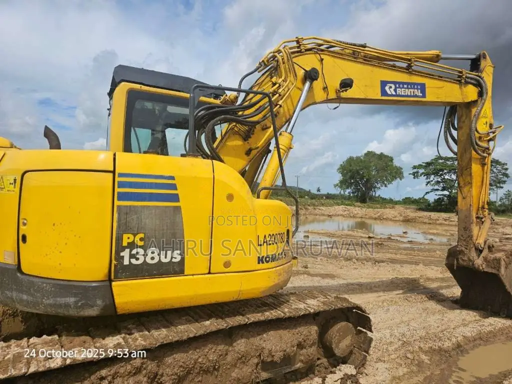 Komatsu Excavator 2013 Heavy-Duty (Used)