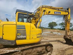 Komatsu Excavator 2013 Heavy-Duty (Used)