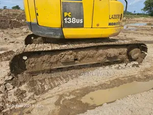 Komatsu Excavator 2013 Heavy-Duty (Used)