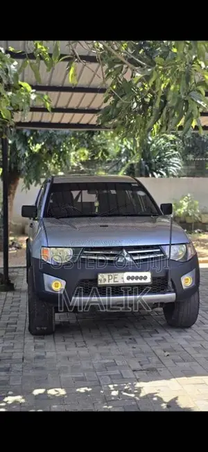 Mitsubishi L200 2012 Pickup (Used)