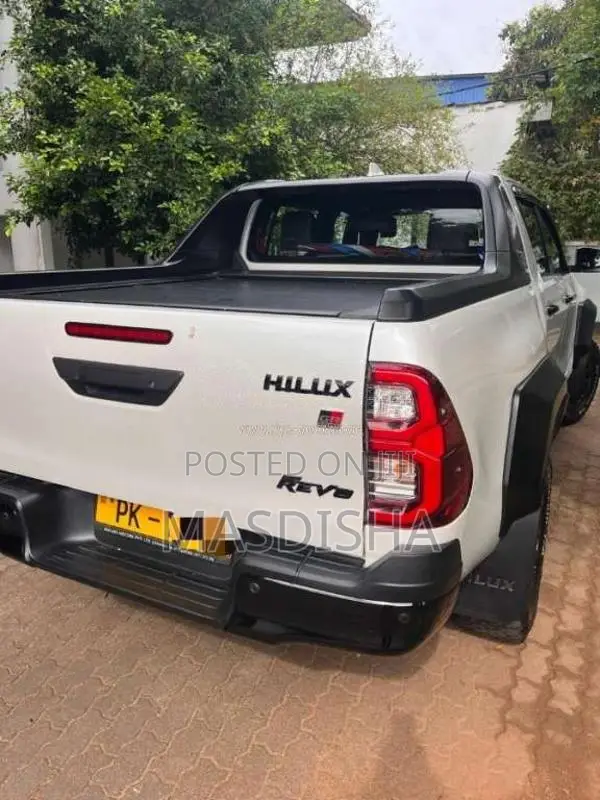 Toyota Hilux 2024 Pickup (Used)