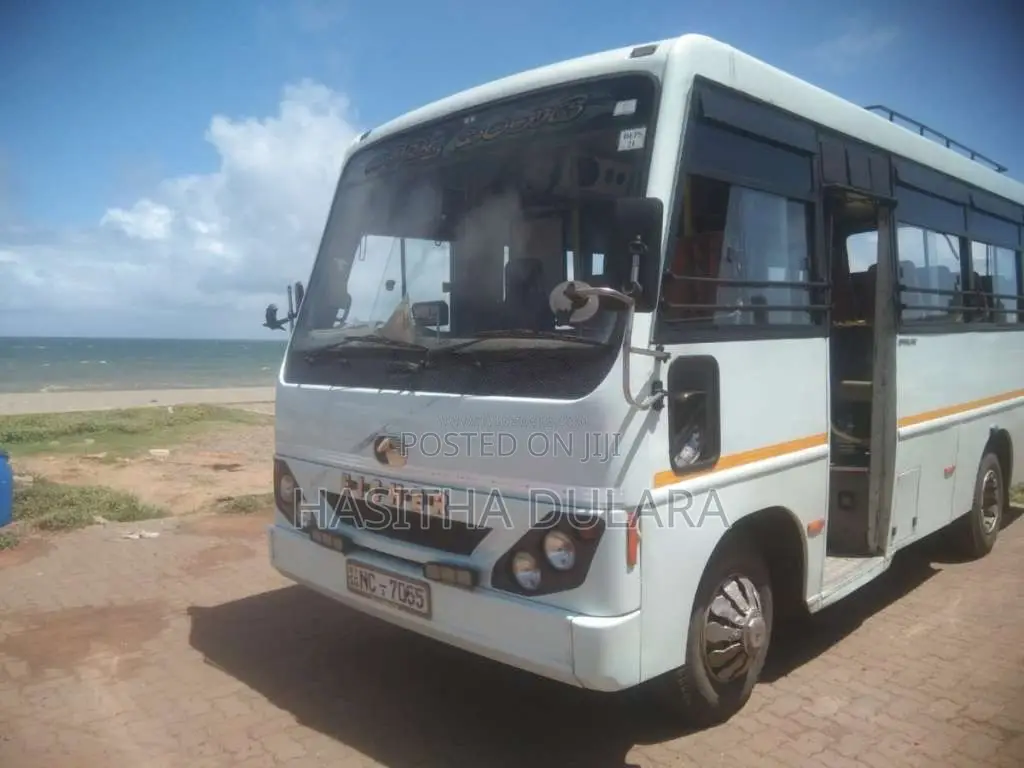 Eicher Skyline 2016 Bus (Used)