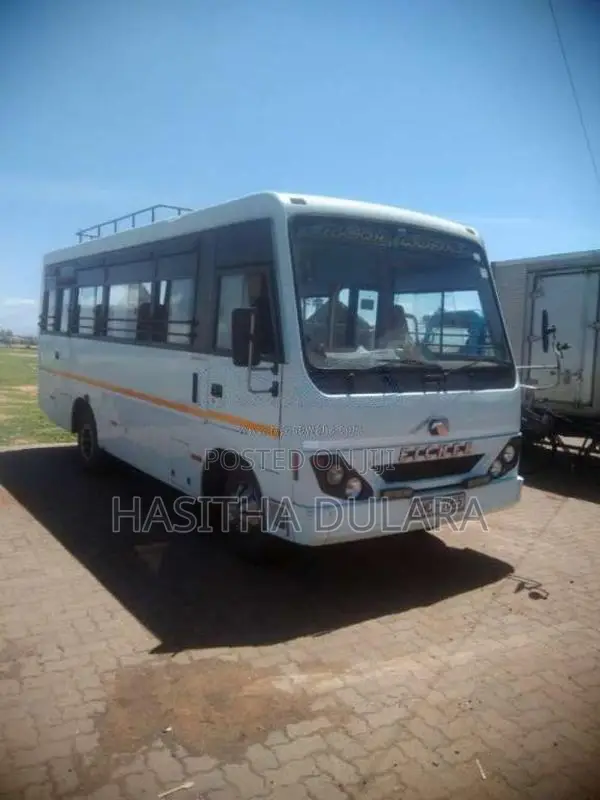 Eicher Skyline 2016 Bus (Used)