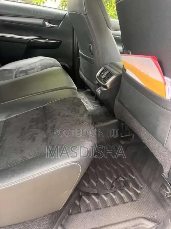 Toyota Hilux 2024 Pickup (Used)
