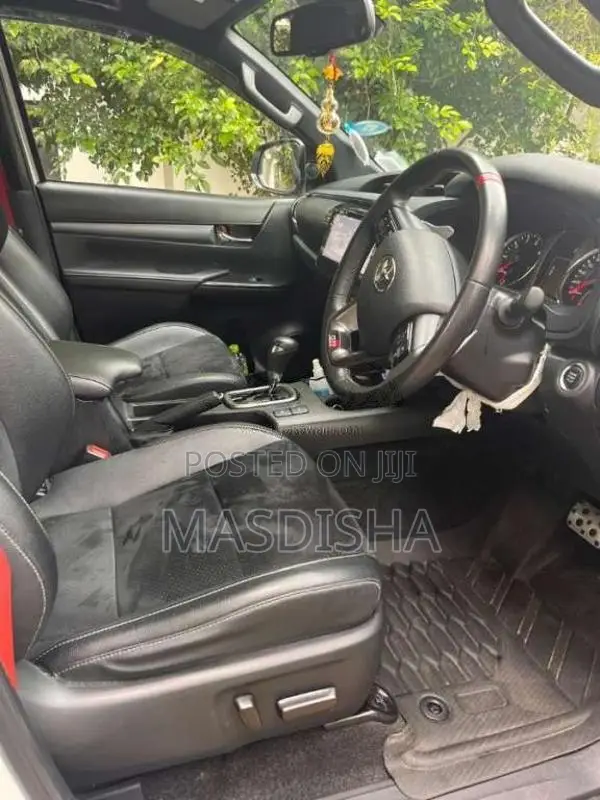 Toyota Hilux 2024 Pickup (Used)