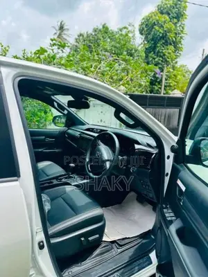 Toyota Hilux Rocco 2025 Pickup (Used)