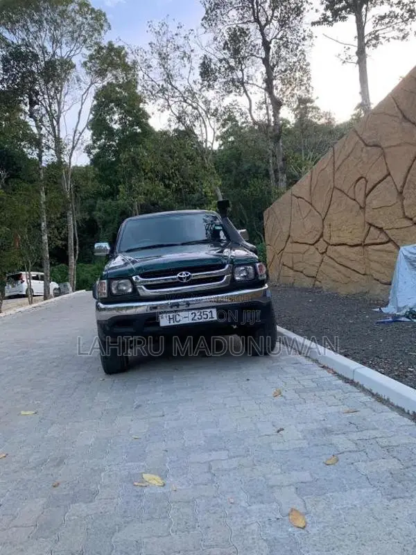 Toyota Hilux 2003 Pickup (Used)