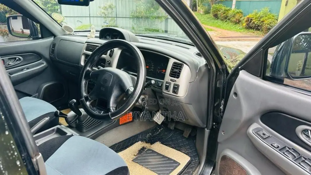 Mitsubishi L200 2012 Pickup (Used)