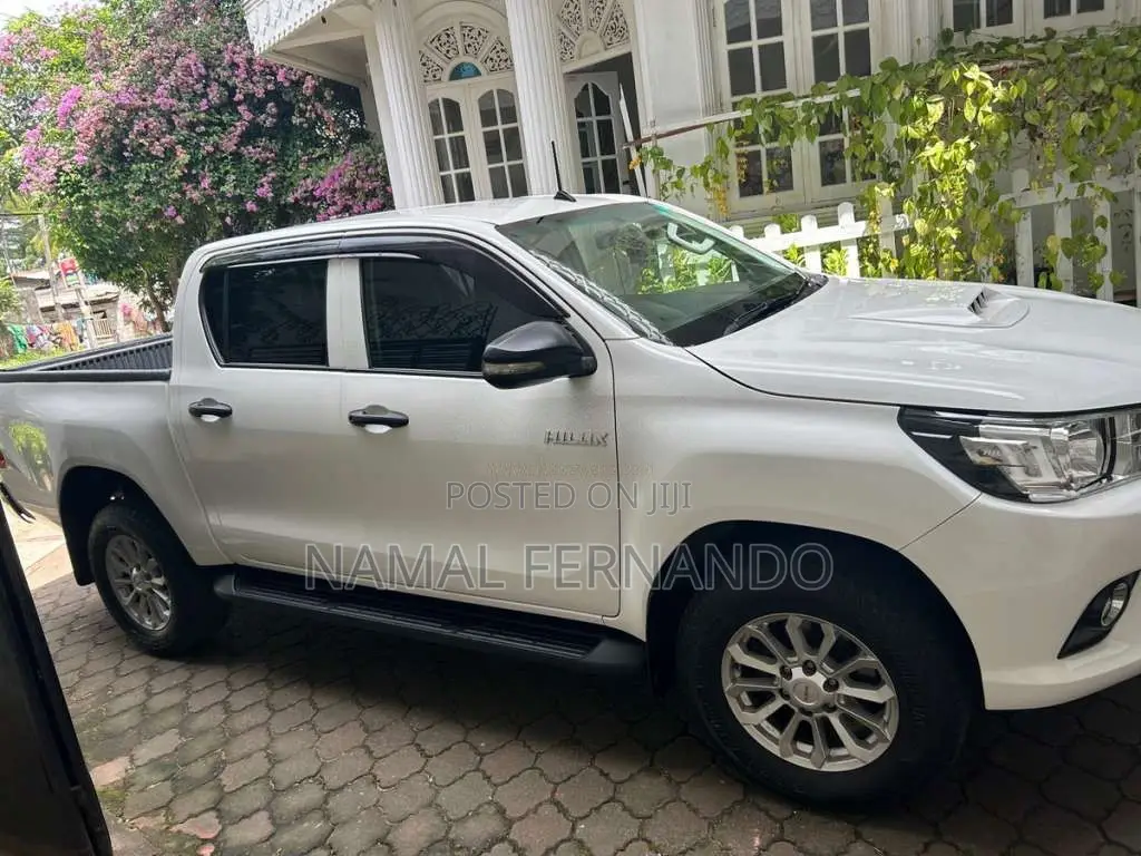Toyota Hilux 2017 Pickup (Used)