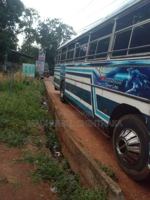 Ashok-Leyland Hino Power 2006 Bus (Used)