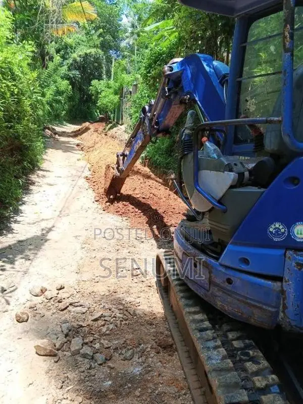 Komatsu 28 Uu 2016 Heavy-Duty (Used)