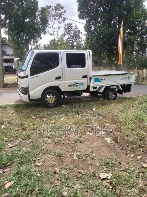 Toyota Dyna 2003 Crew Cab (Used)