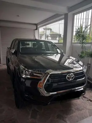 Toyota Hilux 2025 Pickup (Used)