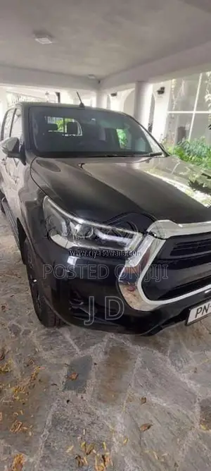 Toyota Hilux 2025 Pickup (Used)