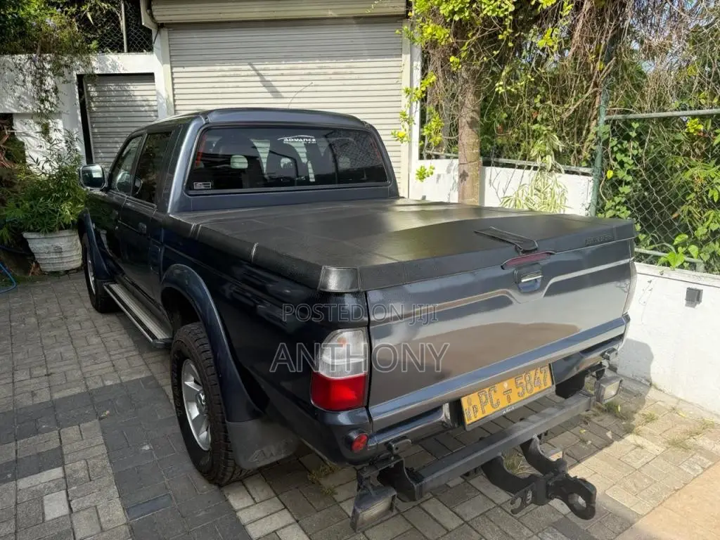 Mitsubishi L200 2011 Pickup (Used)