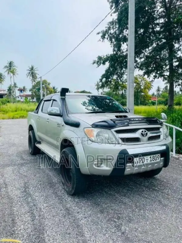 Toyota Hilux Invincible 2012 Pickup (Used)