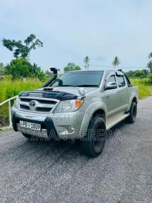 Toyota Hilux Invincible 2012 Pickup (Used)