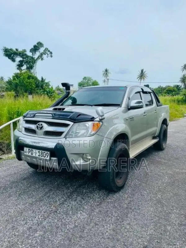 Toyota Hilux Invincible 2012 Pickup (Used)