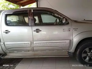 Toyota Hilux 2011 Pickup (Used)