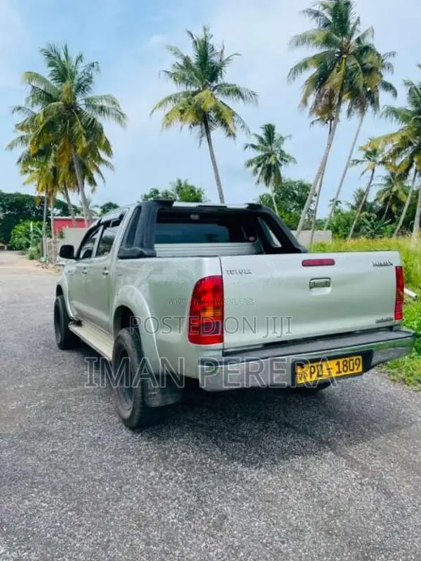 Toyota Hilux Invincible 2012 Pickup (Used)