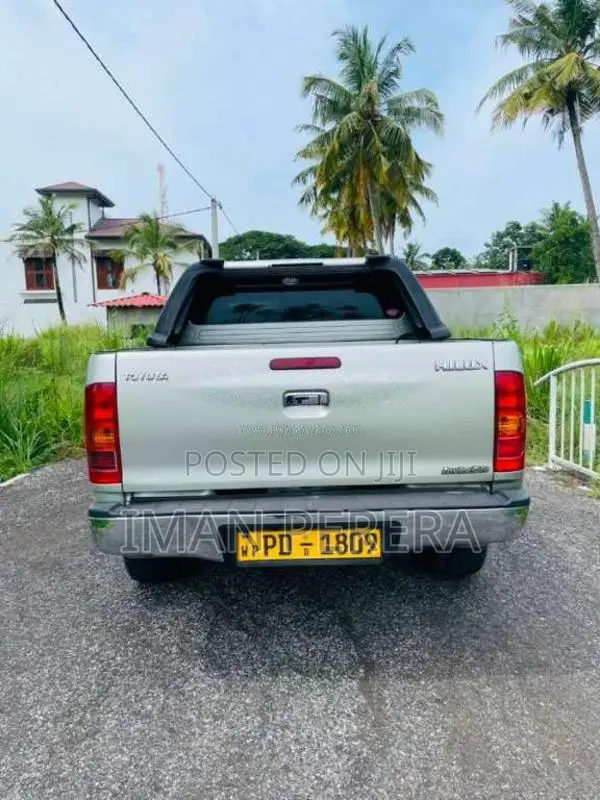 Toyota Hilux Invincible 2012 Pickup (Used)
