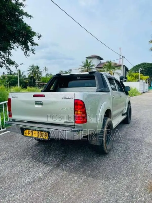 Toyota Hilux Invincible 2012 Pickup (Used)
